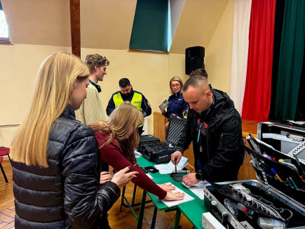 657174985 122262083084253376 5295315069362003451 n