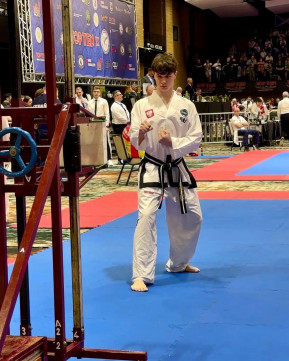 Messenger creation CF016384 7566 41CD BAC5 F488142CF94B