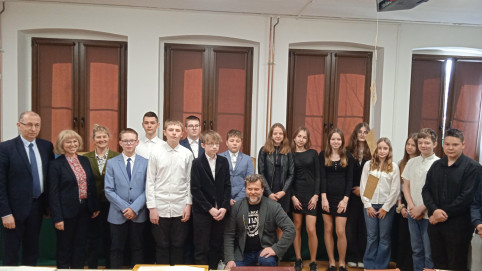 thumbnail 1742818594052